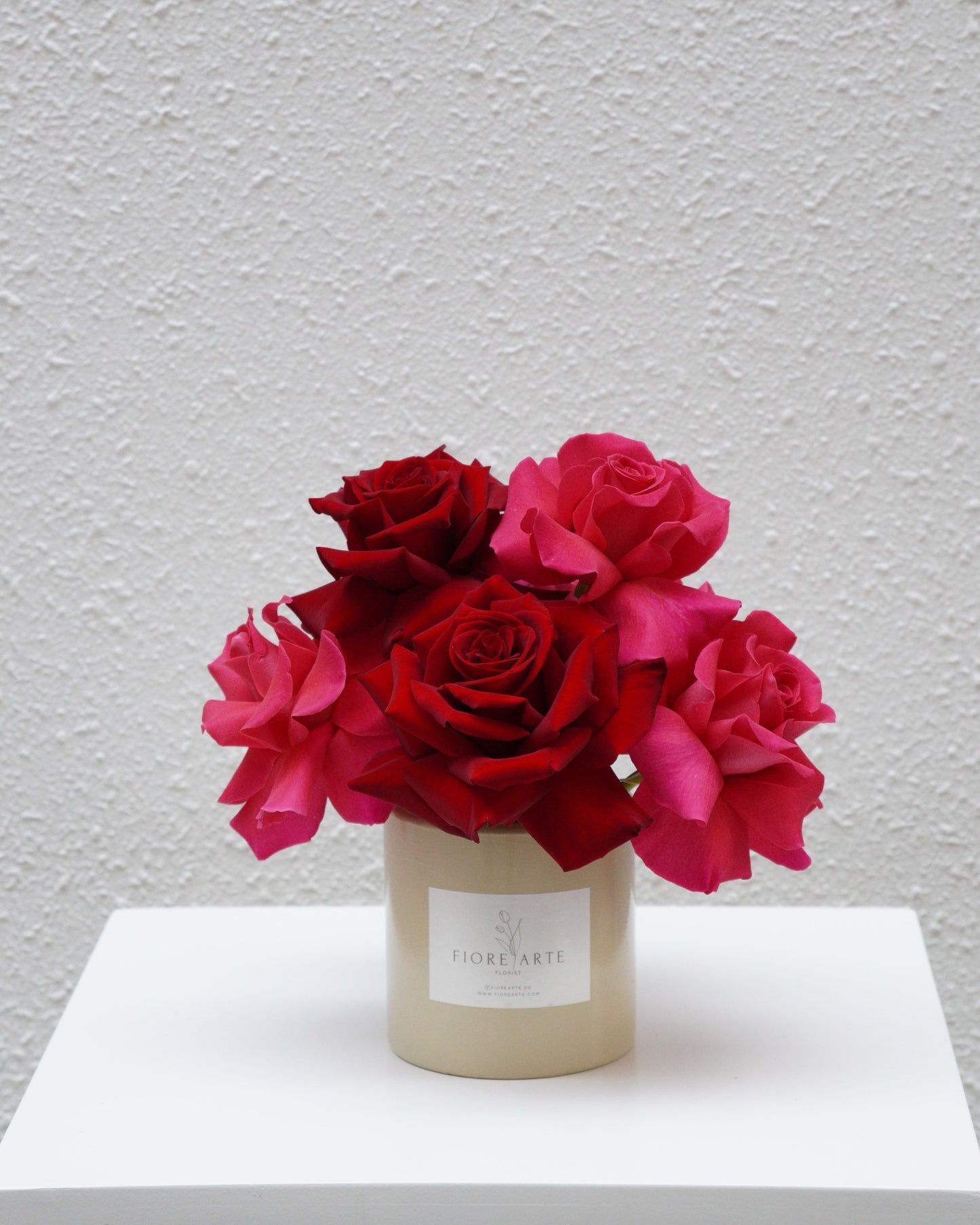 Roses en Masse in Vase - Rouge